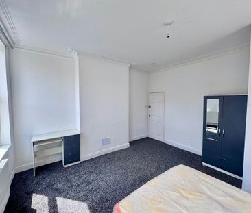2 Bed Flat, Hartley Road, NG7 - Photo 3