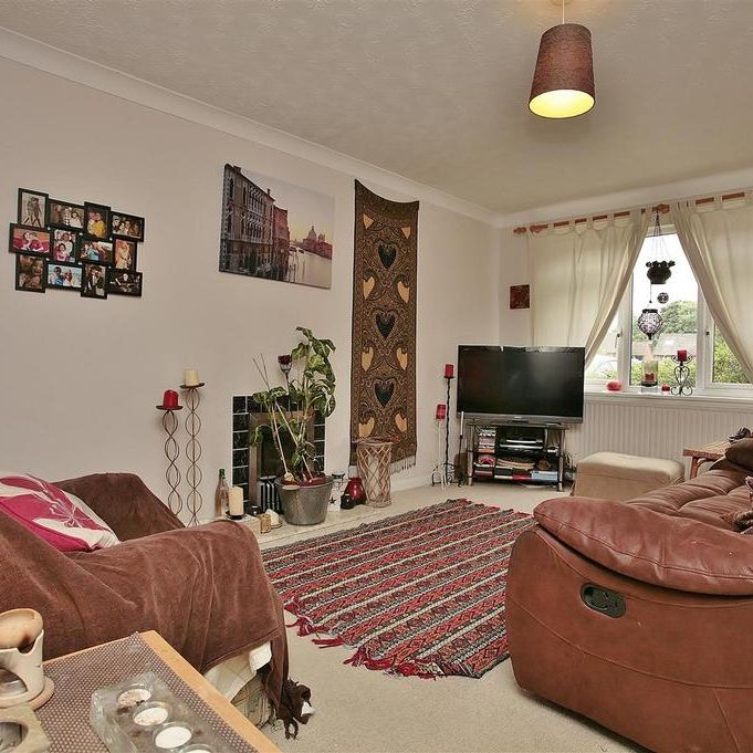 4 bedroom semi-detached house to rent - Photo 1