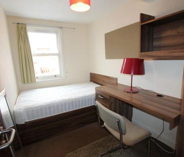 4 bedroom flat to rent - Photo 2