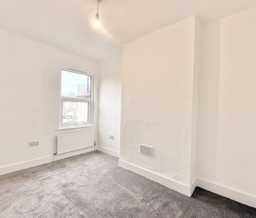 2 bed House Mafeking Road, E16 - Photo 2