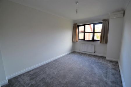 3 bedroom semi-detached bungalow to rent - Photo 5