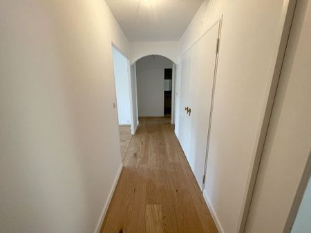 Appartement 4 pièces 78m2 MARSEILLE 5EME 1 295 euros - Photo 3