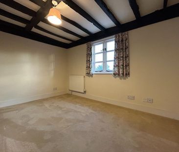 2 bedroom end of terrace house to rent - Photo 2