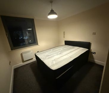 Room in a Shared Flat, Broadway Plaza, B16 - Photo 1