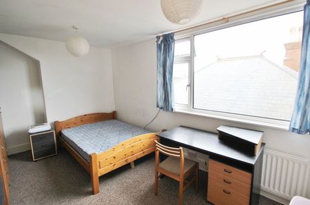 6 Double Bedroom, Student Home - Photo 3