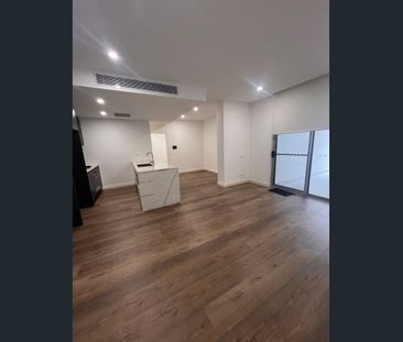 Modern and Spacious One Bedroom Apartment! - Photo 6