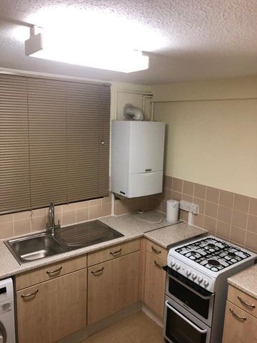 4 bedroom flat share to rent - Photo 3