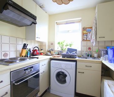 1 Bedroom , - Photo 5