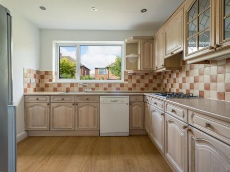 3 bedroom semi-detached house to rent - Photo 5