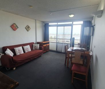Southport Broadwater renovated unit with uninterrupted water views! - Photo 2