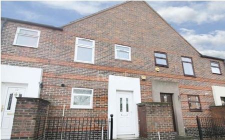 2 Bed Terraced House, Partridge Square, E6 - Photo 3