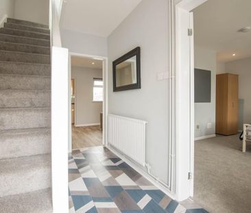 4 bedroom semi-detached house to rent - Photo 5