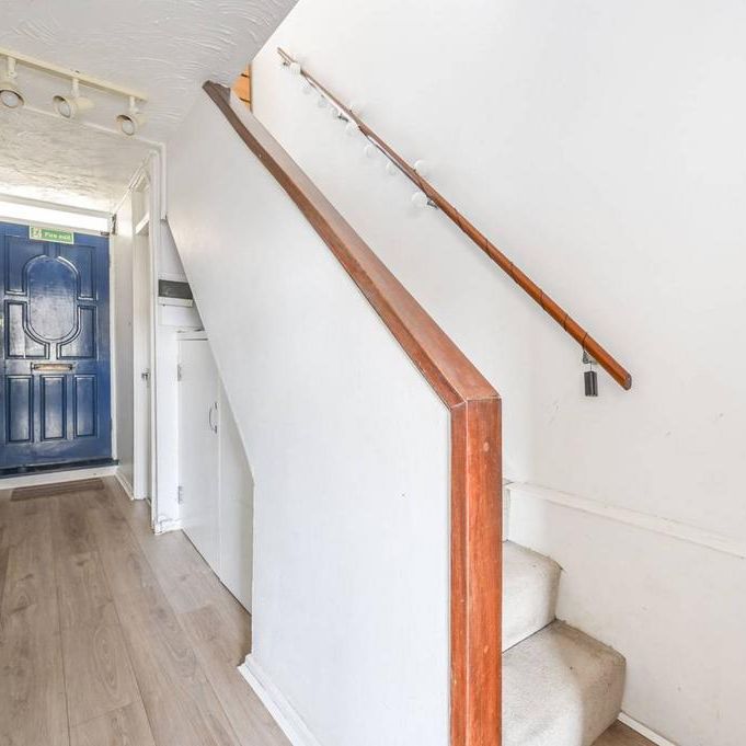 4 bedroom flat to rent - Photo 1