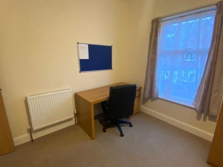 3 bedroom terraced house to rent - Photo 2