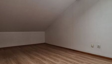 Appartement 3 pièces 35m2 REIMS 596 euros - Photo 2