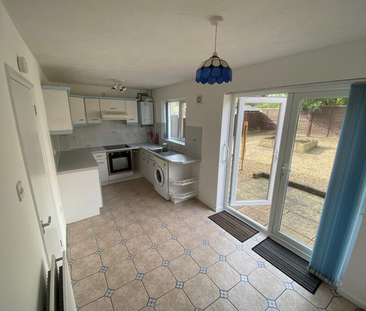 Hollybush Close, Chippenham - Photo 2