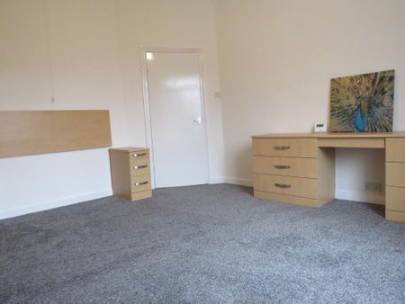 3 bedroom end of terrace house to rent - Photo 4