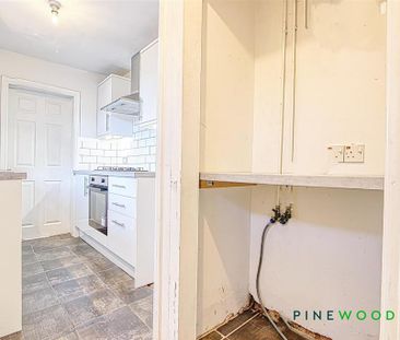 2 bedroom end of terrace house to rent - Photo 1