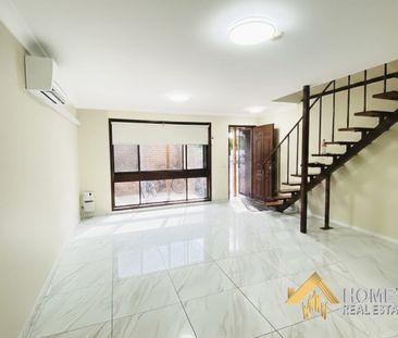 Stunning 3-Bedroom Townhouse in Prime Lurnea Location. - Photo 1