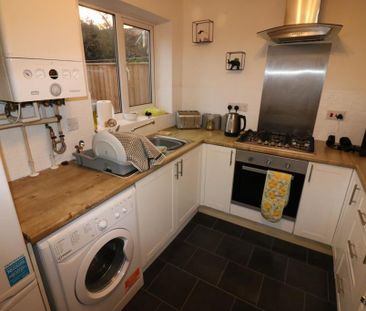 2 bedroom semi-detached house to rent - Photo 3