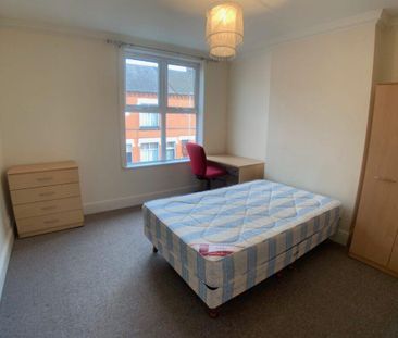 3 bedroom terraced house to rent - Photo 5