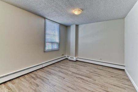 738 14 Avenue S.W. — 8A - 738 14 Avenue S.W. - Photo 3