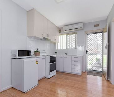 Affordable Comfort: 2 Bedroom, 1 Bath - UNFURNISHED - Photo 5