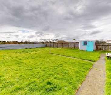 Castlecliff - 2 Bedrooms - Photo 1