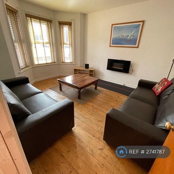 4 bedroom detached house to rent - Photo 1