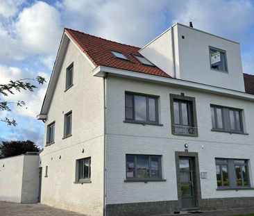 Gemeubelde studentenkamer met eigen sanitair - Photo 3