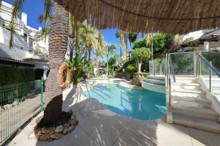 Middle Floor Apartment in Elviria - Photo 3