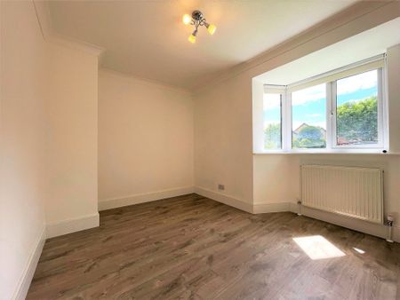 2 Bedroom Flat / Apartment - Saddleback Way, Fleet - Photo 5