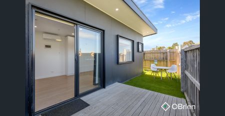 Modern Living with Private Courtyard - Photo 4