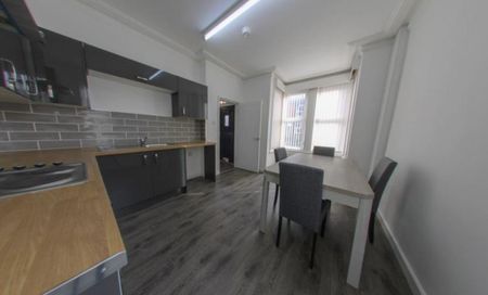 4 bedroom house to rent - Photo 2