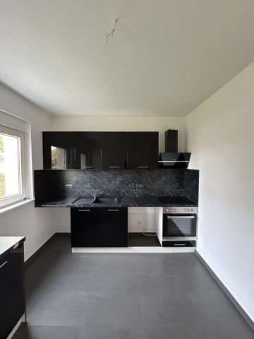WO GEMÜHTLICHKEIT AUF MODERNE TRIFFT - EG-Wohnung mit EBK & Balkon - Photo 5