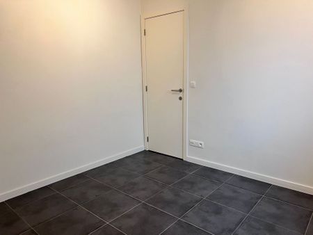 Modern appartement met 2 slaapkamers, berging en rustgevend uitzicht in Ieper - Photo 3