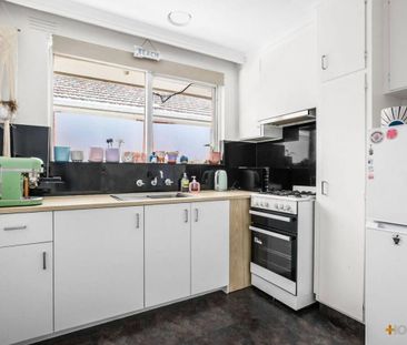 CAR SPACE | PUBLIC TRANSPORT | MODERN UNIT - Photo 1