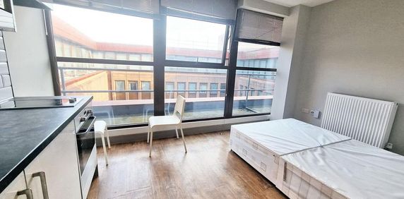 Studio to rent - Photo 2