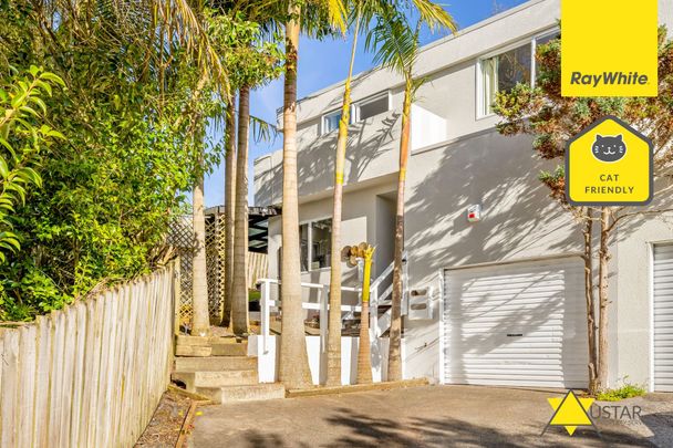 Three Bedrooms and One Bathroom in Glen Eden! CAT FRIENDLY! - Photo 1