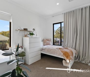 Stylish Two Storey Townhouse in a Fantastic Location - Photo 6