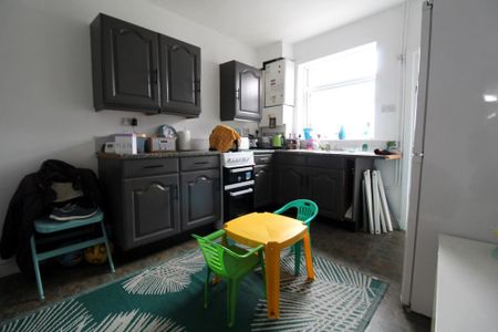 2 bedroom terraced house to rent - Photo 4