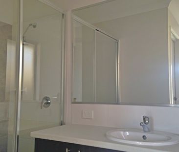 SPACIOUS FAMILY HOME - Photo 4