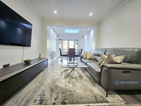 4 bedroom semi-detached house to rent - Photo 2