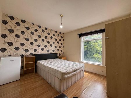 1 bedroom in a house share to rent - Photo 3