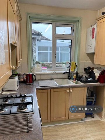 1 bedroom in a house share to rent - Photo 5