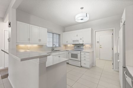 303 Patterson View Southwest, Calgary - Photo 5