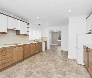 4 bedroom detached bungalow to rent - Photo 6