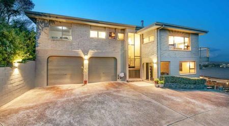 Red Beach 4 bed, 3 bath - Photo 5