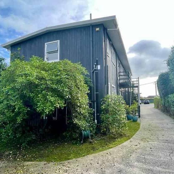 Beautifully presented 1 Bedroom - Photo 1