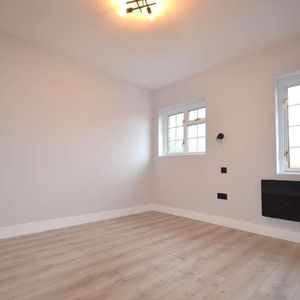 Charles Road, Staines-upon-thames, TW18 - Photo 3